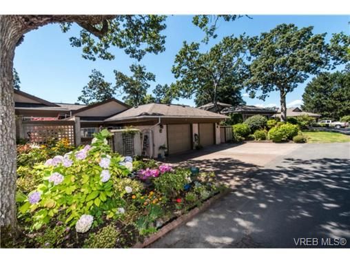 Main Photo: 25 901 Kentwood Lane in VICTORIA: SE Broadmead Row/Townhouse for sale (Saanich East)  : MLS®# 738052