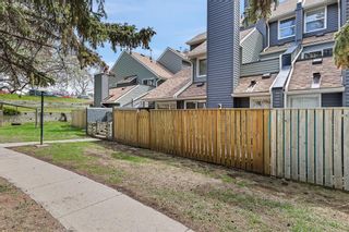 Photo 3: 136 48 Glamis Green SW in Calgary: Glamorgan Row/Townhouse for sale : MLS®# A2050296