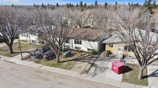 Photo 1: 222-224 Carleton Drive in Saskatoon: West College Park Residential for sale : MLS®# SK967185