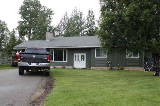 Photo 1: 9 PARSNIP Crescent in Mackenzie: Mackenzie -Town House for sale (Mackenzie (Zone 69))  : MLS®# R2458647