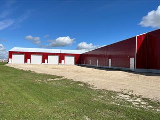 Photo 2: 8 375 North Front Drive in Steinbach: Industrial / Commercial / Investment for sale (R16)  : MLS®# 202320089