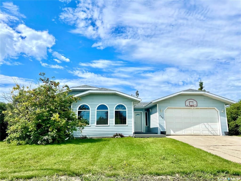Main Photo: 637 Nicholson Drive in Carrot River: Residential for sale : MLS®# SK905221