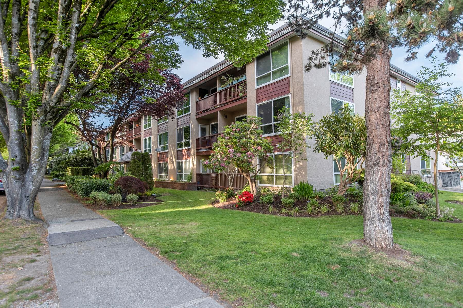 Main Photo: 110 8680 FREMLIN Street in Vancouver: Marpole Condo for sale in "Colonial Arms" (Vancouver West)  : MLS®# R2614964