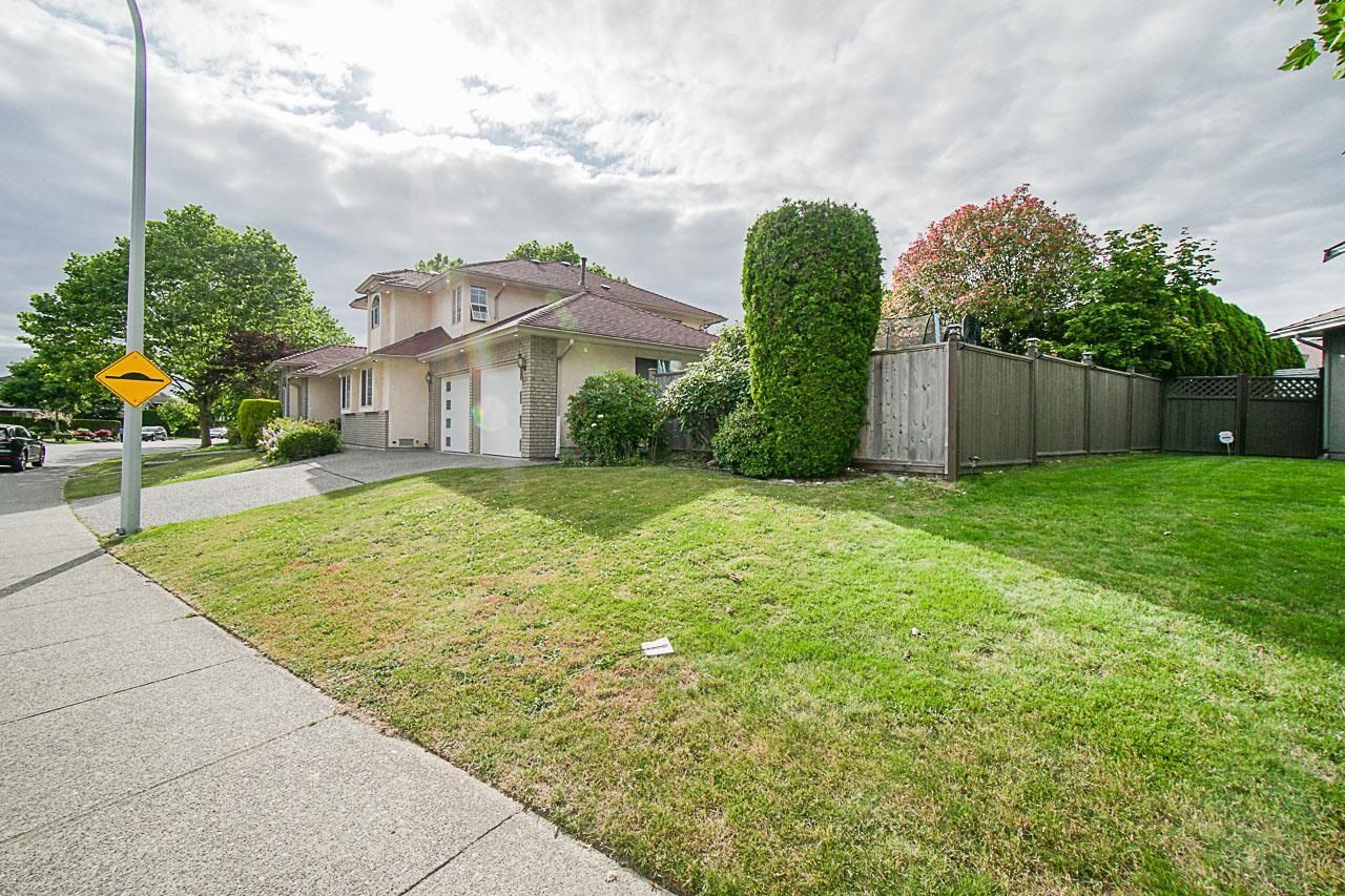 Main Photo: 14277 84A Avenue in Surrey: Bear Creek Green Timbers House for sale : MLS®# R2709421