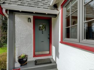 Photo 2: 2024 Newton St in Oak Bay: OB Henderson House for sale : MLS®# 870494