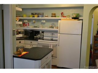 Photo 3: 2121 Clarence Avenue South in Saskatoon: Adelaide/Churchill Single Family Dwelling for sale (Saskatoon Area 02)  : MLS®# 514926
