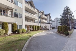 Photo 4: 105 2526 LAKEVIEW Crescent in Abbotsford: Central Abbotsford Condo for sale in "Mill Spring Manor" : MLS®# R2749368