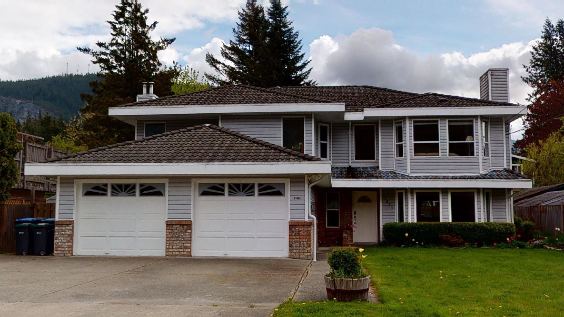 Main Photo: 41872 BIRKEN Road: Brackendale 1/2 Duplex for sale (Squamish)  : MLS®# R2686715