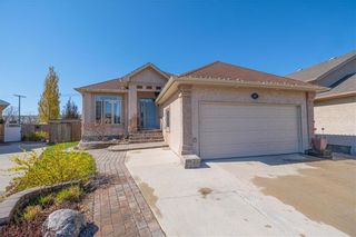 Photo 1: 30 Robins Nest Bay in Winnipeg: Meadows West Residential for sale (4L)  : MLS®# 202207531
