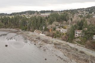 Photo 12: 9005 Lochside Dr in North Saanich: NS Bazan Bay House for sale : MLS®# 953777