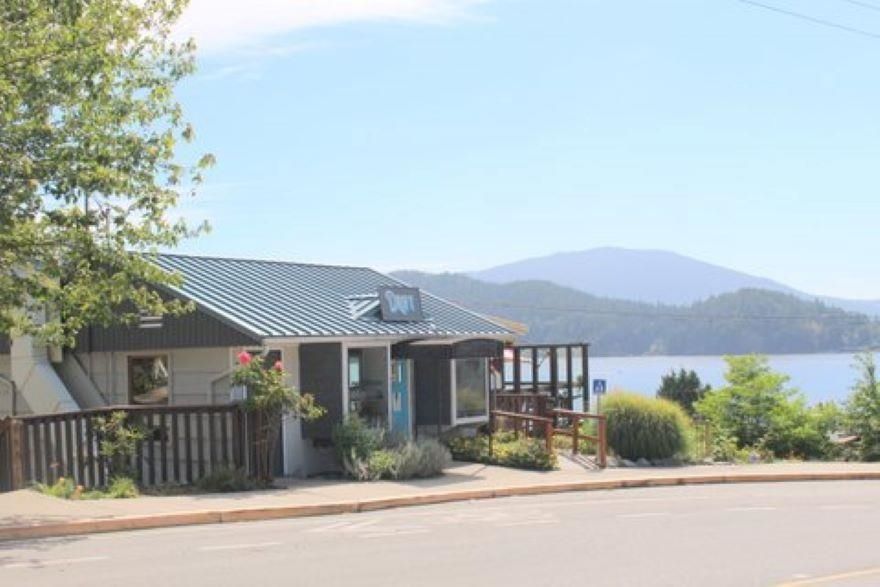 Main Photo: 546 GIBSONS Way in Gibsons: Gibsons & Area Retail for sale (Sunshine Coast)  : MLS®# C8050495