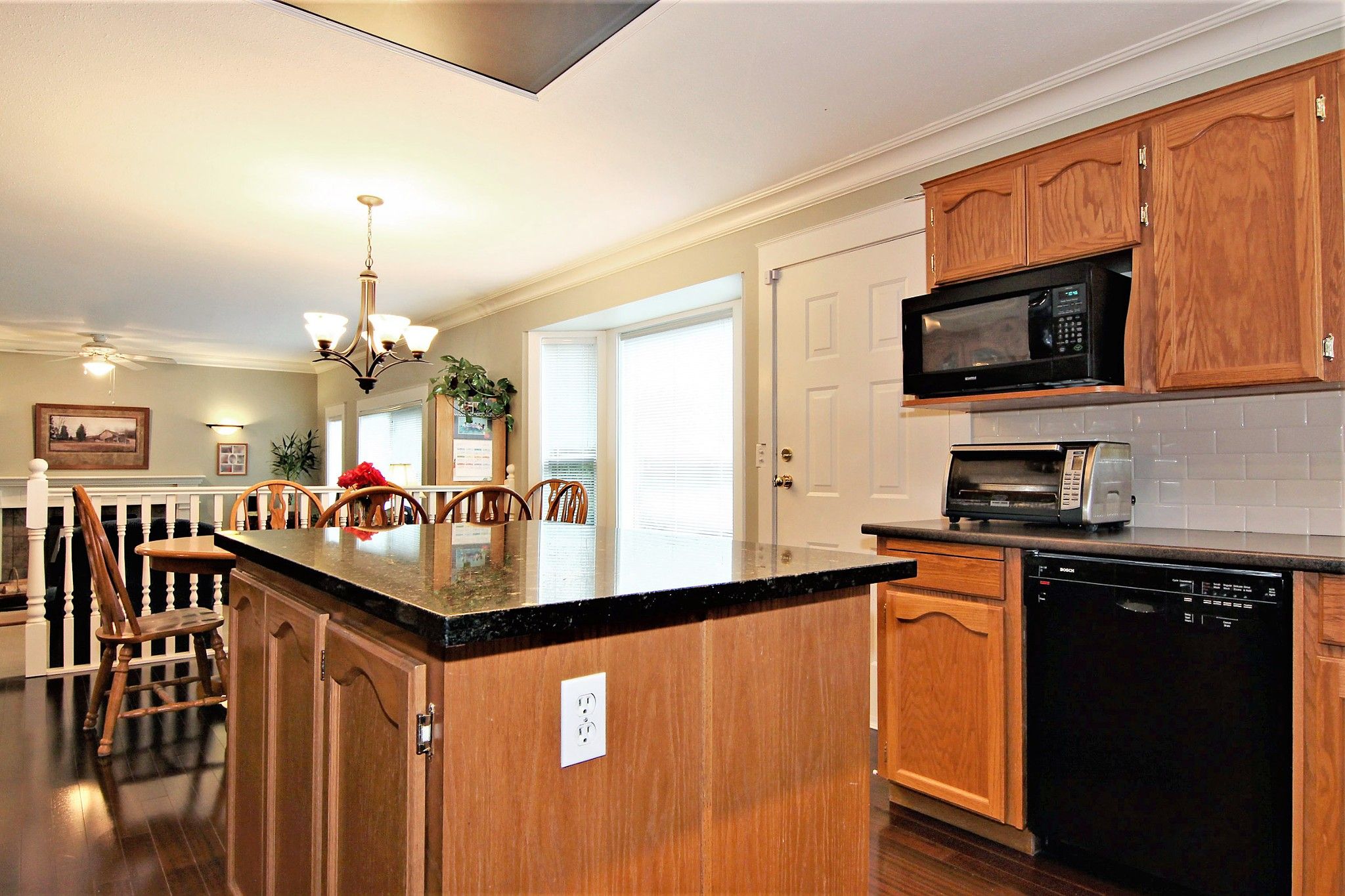 Photo 6: Photos: 2946 CARDINAL Place in Abbotsford: Abbotsford West House for sale : MLS®# R2384404