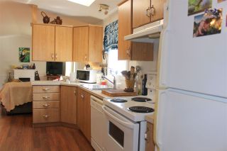 Photo 11: 100 1413 SUNSHINE COAST Highway in Gibsons: Gibsons & Area Manufactured Home for sale in "POPLARS MOBILE HOME PARK" (Sunshine Coast)  : MLS®# R2395962