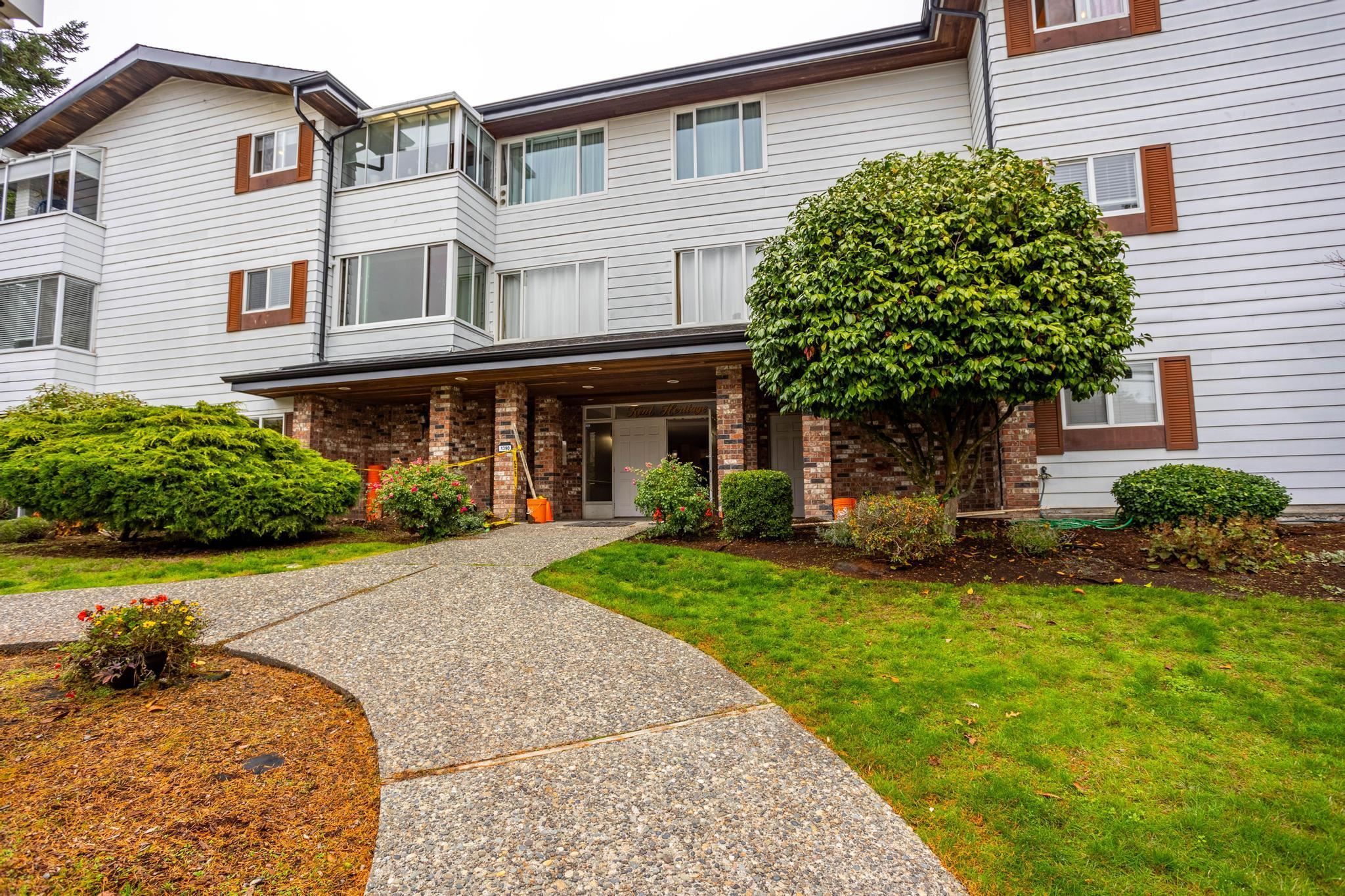 Main Photo: 301 1390 MARTIN Street: White Rock Condo for sale in "Kent Heritage" (South Surrey White Rock)  : MLS®# R2826883