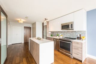 Photo 3: 1610 550 TAYLOR Street in Vancouver: Downtown VW Condo for sale in "The Taylor" (Vancouver West)  : MLS®# R2251836