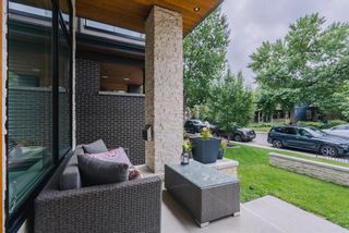 Photo 3: 1624 Broadview Road NW in Calgary: Hillhurst Detached for sale : MLS®# A2127524
