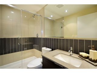 Photo 7: 402 175 W 2ND Street in North Vancouver: Lower Lonsdale Condo for sale in "VENTANA" : MLS®# V933531