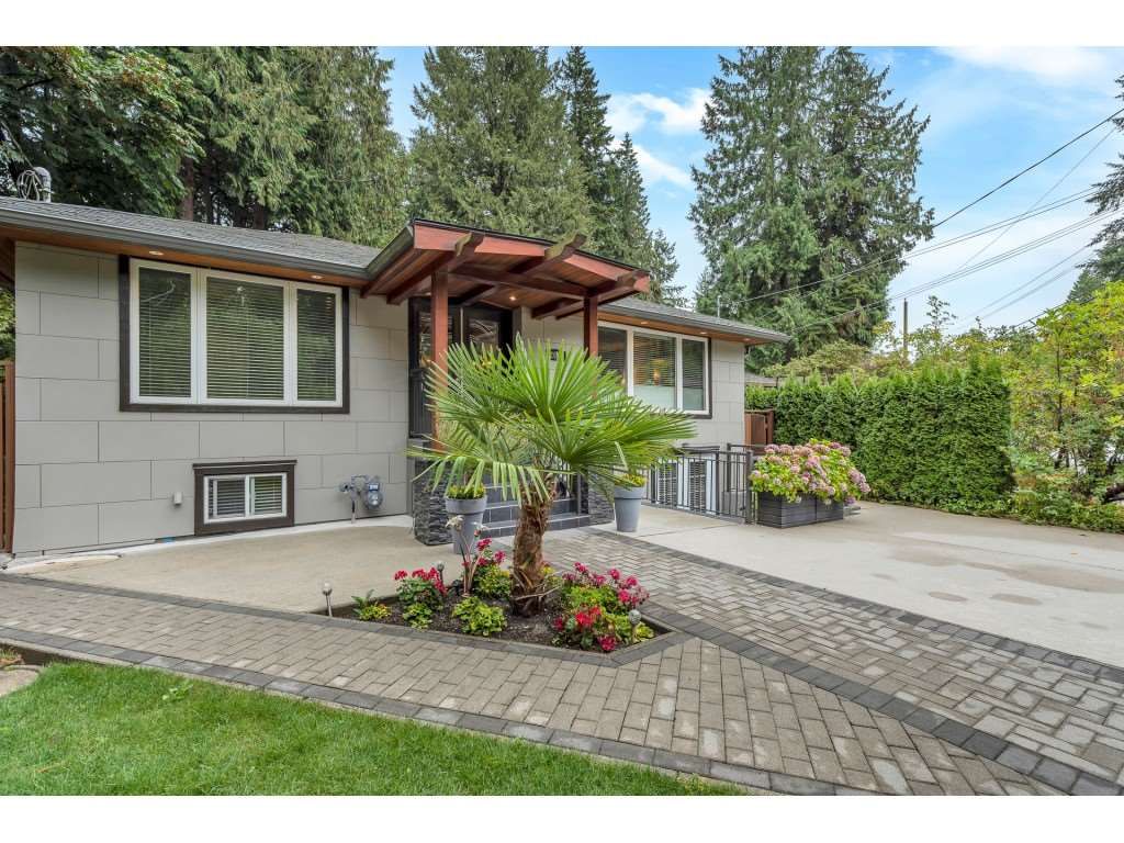 Main Photo: 2048 Mackay Avenue in North Vancouver: Pemberton Heights House for sale : MLS®# R2491106