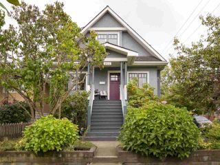 Photo 1: 402 E 30TH Avenue in Vancouver: Fraser VE House for sale in "Main Street" (Vancouver East)  : MLS®# R2212798