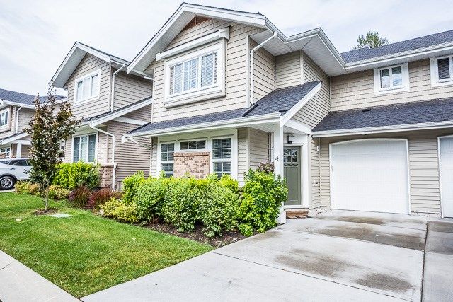 Main Photo: 4 12161 237 Street in Maple Ridge: East Central Townhouse for sale in "VILLAGE GREEN" : MLS®# R2097665