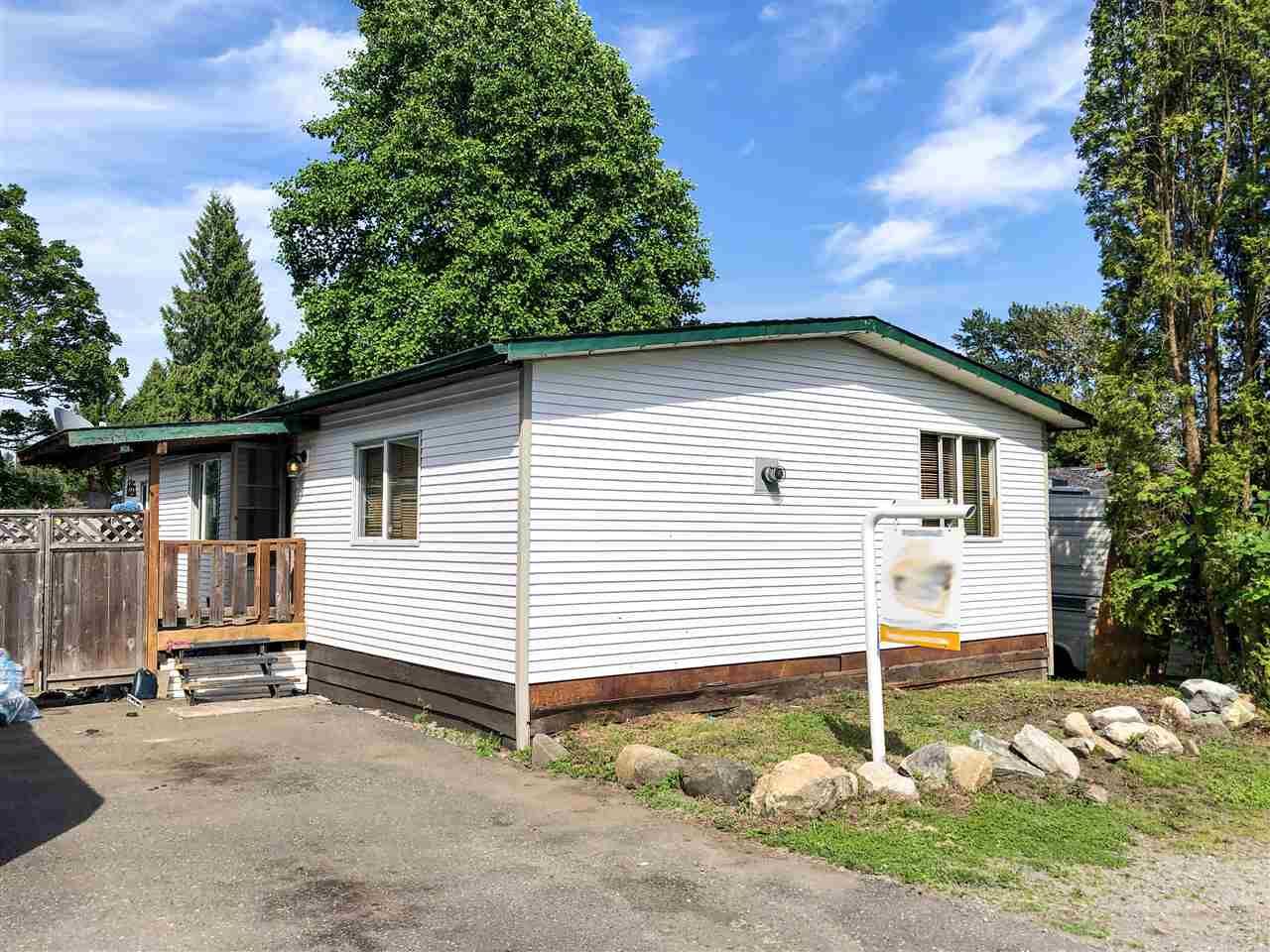 Main Photo: 114 10221 WILSON Street in Mission: Stave Falls Manufactured Home for sale in "Triple Creek Estates" : MLS®# R2502885