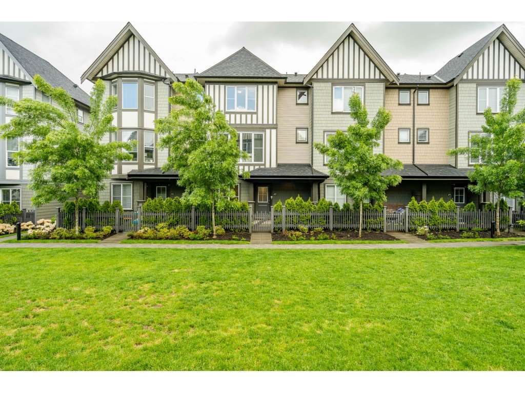 Main Photo: 45 8050 204 Street in Langley: Willoughby Heights Townhouse for sale in "Ashbury & Oak South" : MLS®# R2457635