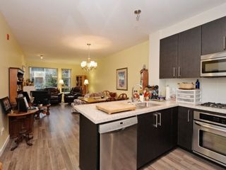 Photo 4: 110 139 W 22ND Street in North Vancouver: Central Lonsdale Condo for sale : MLS®# R2218128
