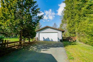 Photo 2: 24233 54 Avenue in Langley: Salmon River House for sale in "Salmon River Uplands" : MLS®# R2448935