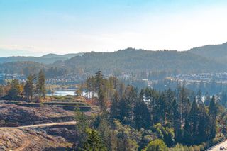 Photo 2: 110 2576 Obsidian Pl in Langford: La Bear Mountain Row/Townhouse for sale : MLS®# 961990