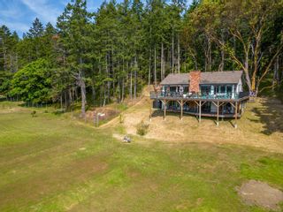 Photo 2: 9911 Craddock Dr in Pender Island: GI Pender Island House for sale (Gulf Islands)  : MLS®# 940390