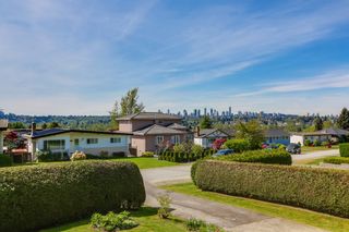 Photo 3: 6905 HYCREST DRIVE in Burnaby: Montecito House for sale (Burnaby North)  : MLS®# R2058508