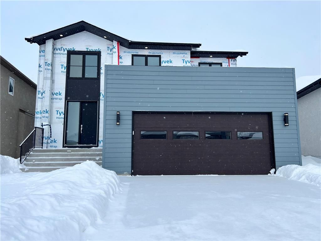 Main Photo: 11 Chaikoski Court in Winnipeg: Charleswood Residential for sale (1H)  : MLS®# 202228503