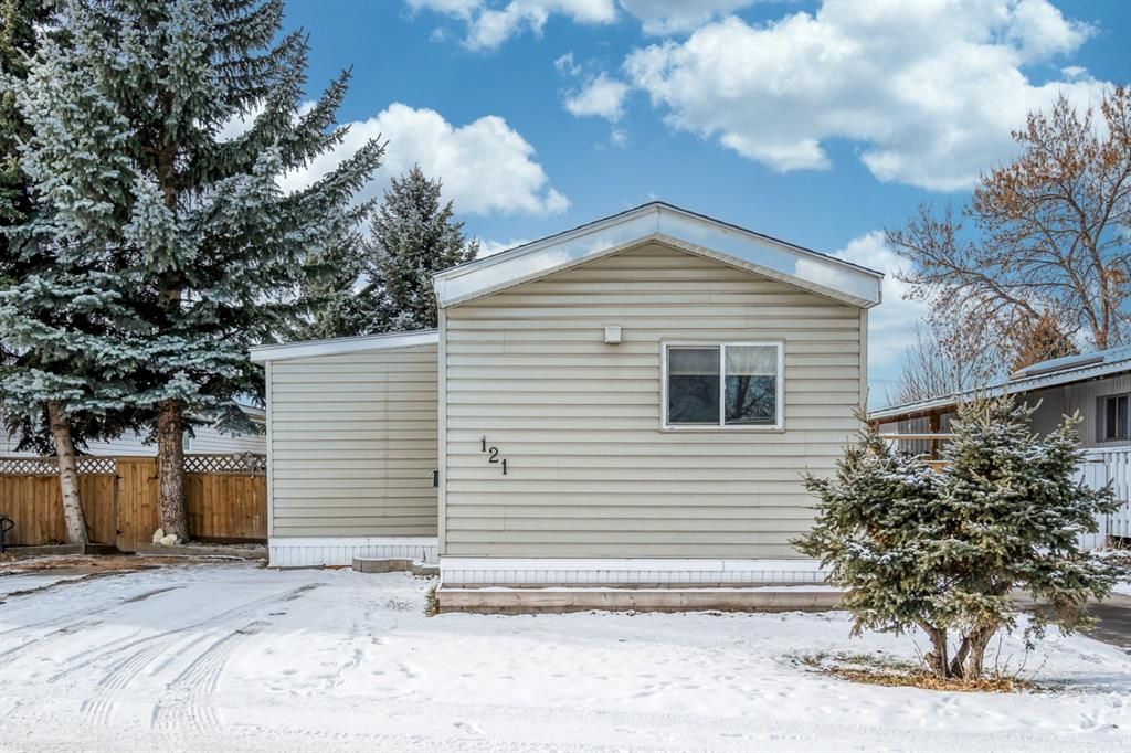 Main Photo: 121 6724 17 Avenue SE in Calgary: Red Carpet Mobile for sale : MLS®# A1166284