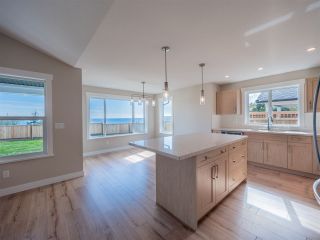Photo 5: 5626 KINGBIRD Crescent in Sechelt: Sechelt District House for sale in "SilverStone Heights Phase2" (Sunshine Coast)  : MLS®# R2410209