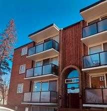Main Photo: 211 1411 7 Avenue NW in Calgary: Hillhurst Apartment for sale : MLS®# A2130390