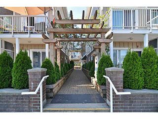 Photo 3: 405 1661 FRASER Avenue in Port Coquitlam: Glenwood PQ Townhouse for sale in "BRIMLEY MEWS" : MLS®# V1081063