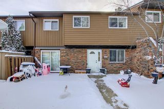 Photo 1: 57 287 Southampton Drive SW in Calgary: Southwood Row/Townhouse for sale : MLS®# A1184803