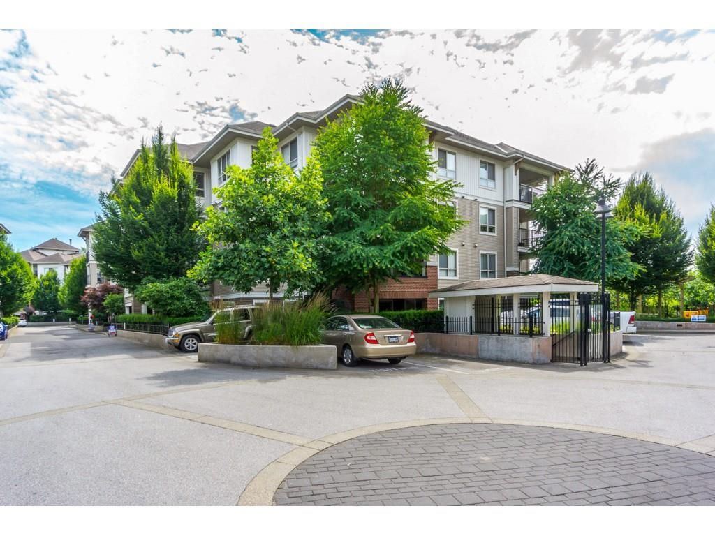 Main Photo: C416 8929 202 Street in Langley: Walnut Grove Condo for sale in "THE GROVE" : MLS®# R2420568