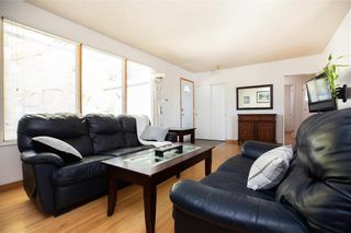Photo 4: 161 Crestwood Crescent in Winnipeg: Windsor Park Residential for sale (2G)  : MLS®# 202023611