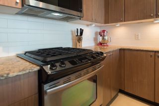 Photo 11: 702 280 ROSS Drive in New Westminster: Fraserview NW Condo for sale in "The Carlyle" : MLS®# R2130970