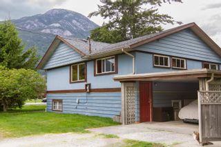 Photo 4: 38800 NEWPORT Road in Squamish: Dentville House for sale : MLS®# R2696859