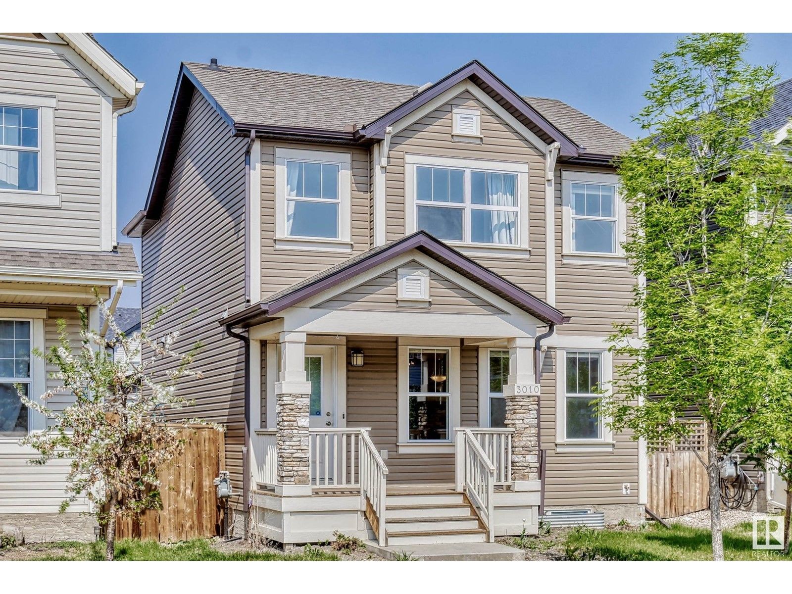 Main Photo: 3010 ARTHURS CR SW SW in Edmonton: House for sale : MLS®# E4341152