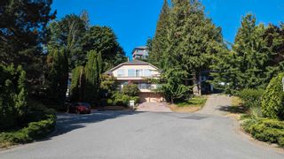 Photo 1: 2211 MOUNTAIN Drive in Abbotsford: Abbotsford East House for sale in "Mountain Village" : MLS®# R2807765
