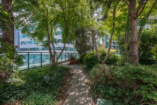 Photo 13: 314 838 HAMILTON Street in Vancouver: Downtown VW Condo for sale in "ROSEDALE ON ROBSON" (Vancouver West)  : MLS®# R2391016