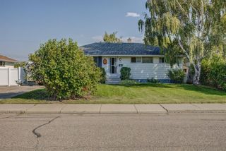 Main Photo: 1020 Trafford Drive NW in Calgary: Thorncliffe Detached for sale : MLS®# A1257309