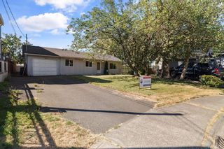 Photo 2: 17914 SHANNON Place in Surrey: Cloverdale BC House for sale (Cloverdale)  : MLS®# R2717472