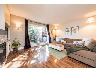 Photo 3: 974 HOWIE Avenue in Coquitlam: Central Coquitlam Townhouse for sale in "Wildwood Place" : MLS®# R2350981