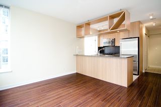 Photo 2: 903 1001 RICHARDS Street in Vancouver: Downtown VW Condo for sale in "MIRO" (Vancouver West)  : MLS®# V947357