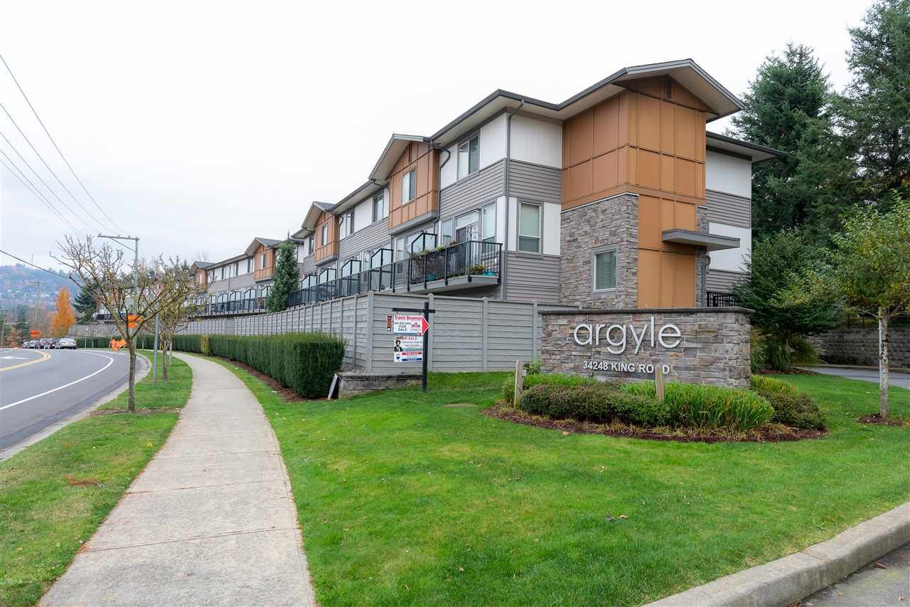 Main Photo: 88 34248 KING Road in Abbotsford: Poplar Townhouse for sale in "Argyle" : MLS®# R2415451