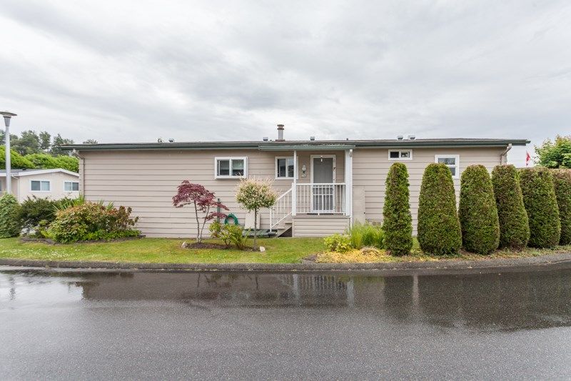 Photo 3: Photos: 34 1640 162 Street in Surrey: King George Corridor Manufactured Home for sale in "Cherry Brook Park" (South Surrey White Rock)  : MLS®# R2078301